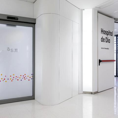 puerta-corredera-cortafuego-hospital-converted-xlarge_tn